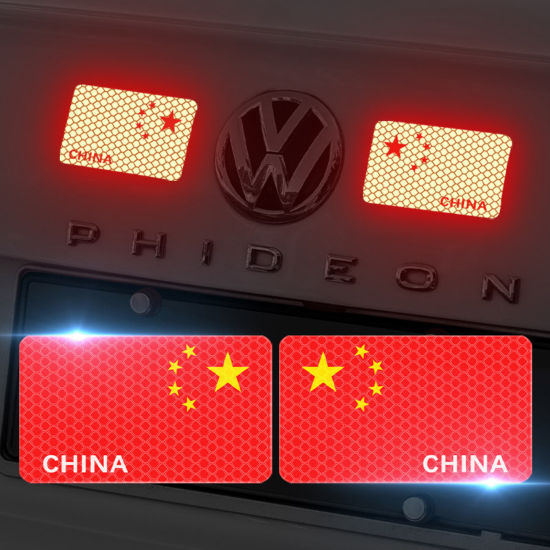 磁気吸引愛国車は車を貼って傷のオートバイの電気自動車を遮って中国の五星紅旗の夜の反射を飾ります。|undefined