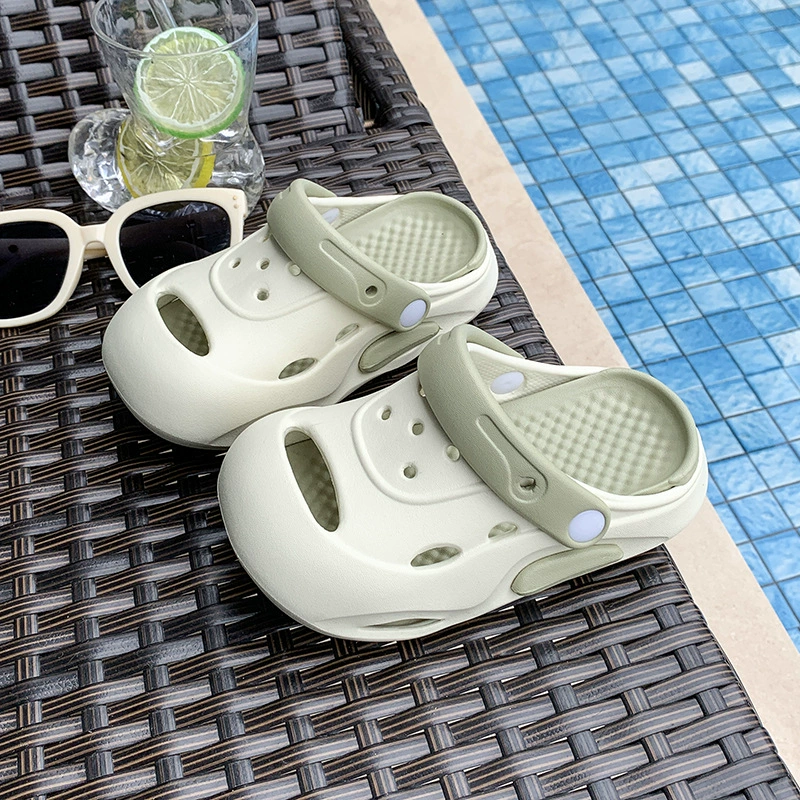 Мальчик с пещерными туфлями летом