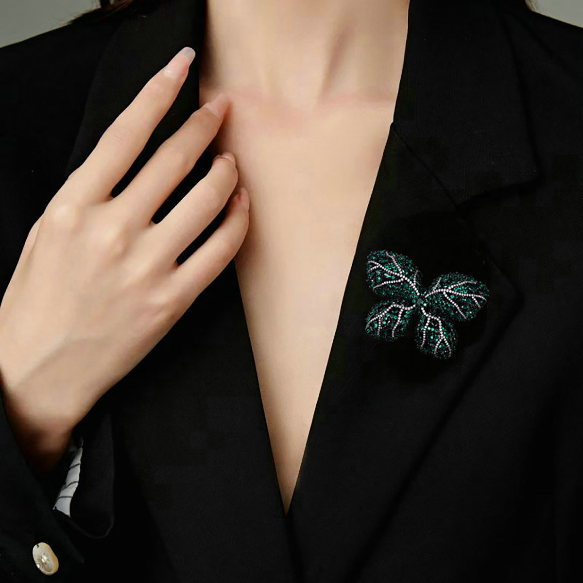 Classical Leaf Flower Butterfly Copper Plating Women's Brooches display picture 2