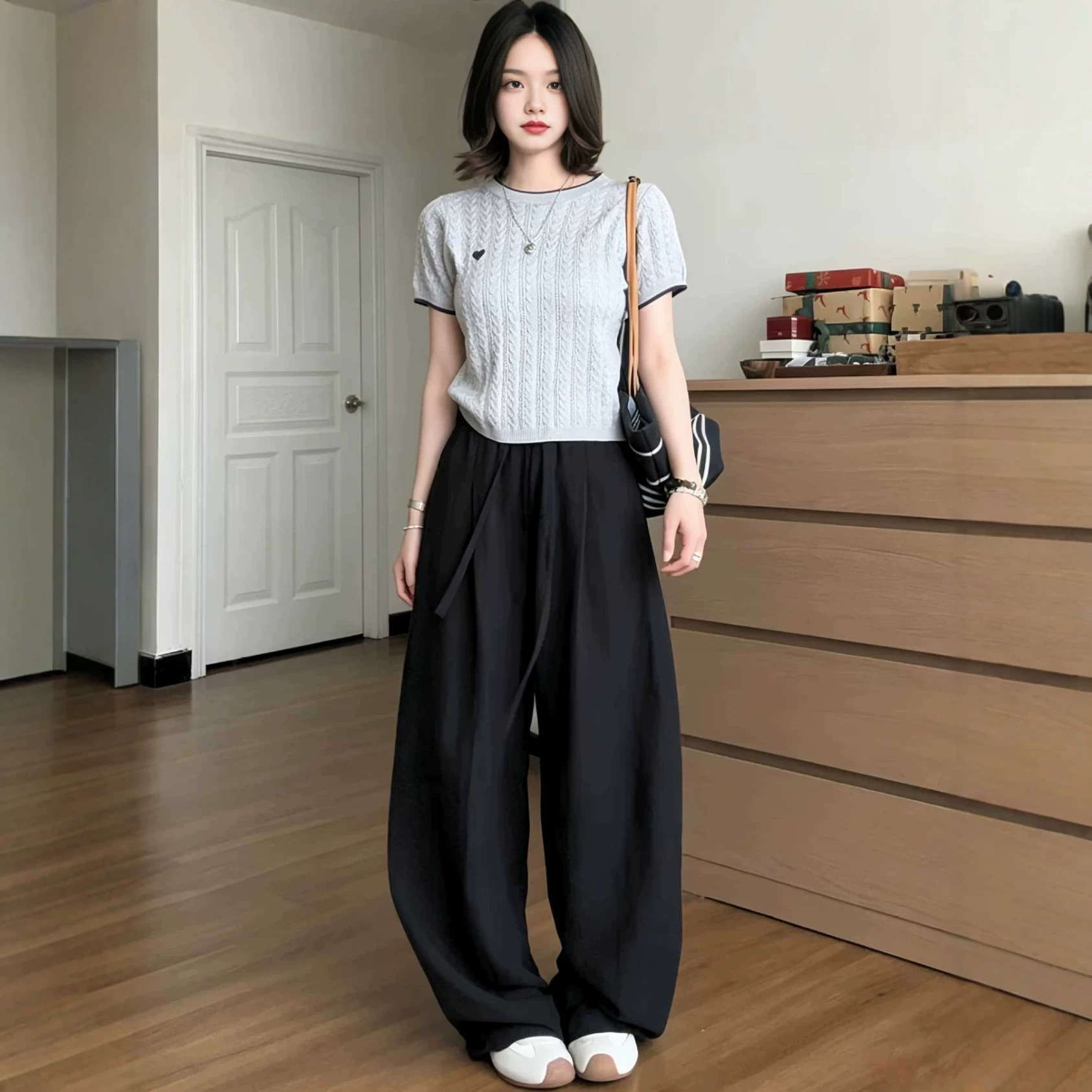 Áo thun nữ cổ tròn tay ngắn dệt kim nhẹ họa tiết trái tim — Màu xám (tặng bảo hiểm vận chuyển) chi tiết 3