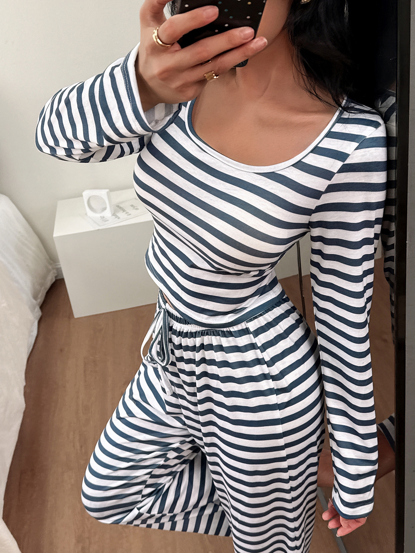 Amazon Europa y América transfronterizas damas de moda de cuello cuadrado rayas casuales delgadas pantalones de mangas largas pijamas set de ropa para el hogar