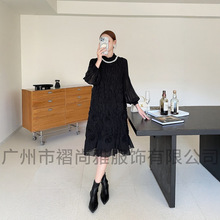 厂家直供2024冬季新款重工刺绣时尚褶皱女大码气质宽松连衣裙