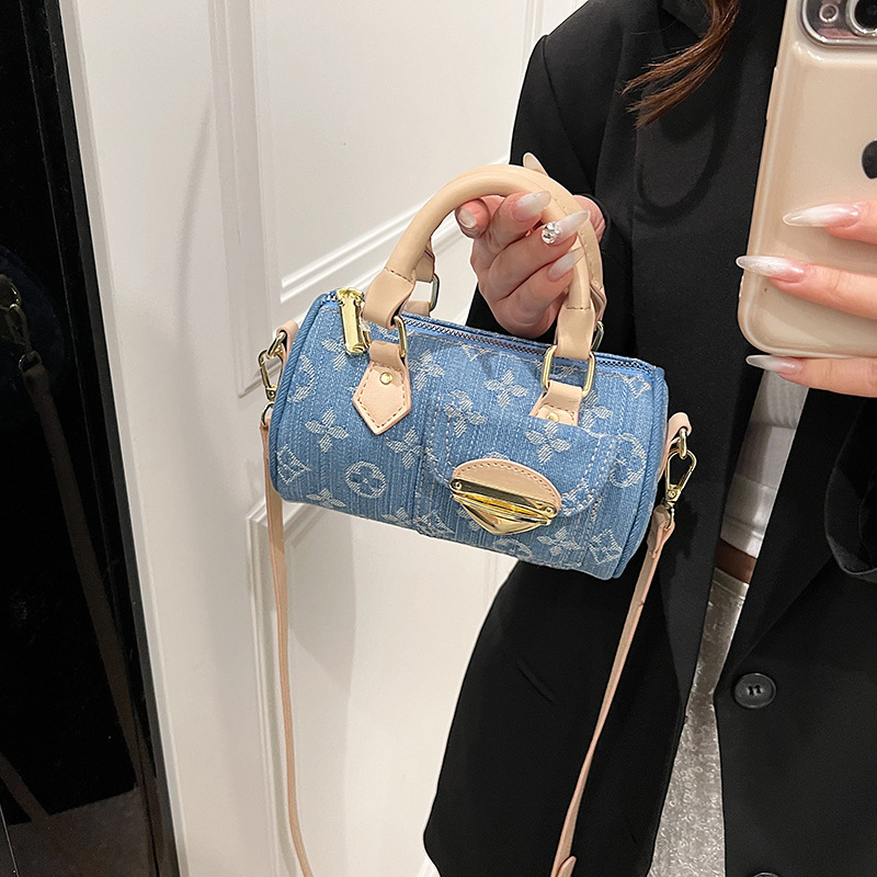 Super Hot Niche Denim Bag 2024 Summer Fashion Trendy Handbag Printed Stylish Crossbody Bag Pillow Bag Super Hot Niche Denim Bag 2024 Summer Fashion Trendy Handbag Printed Stylish Crossbody Bag Pillow Bag