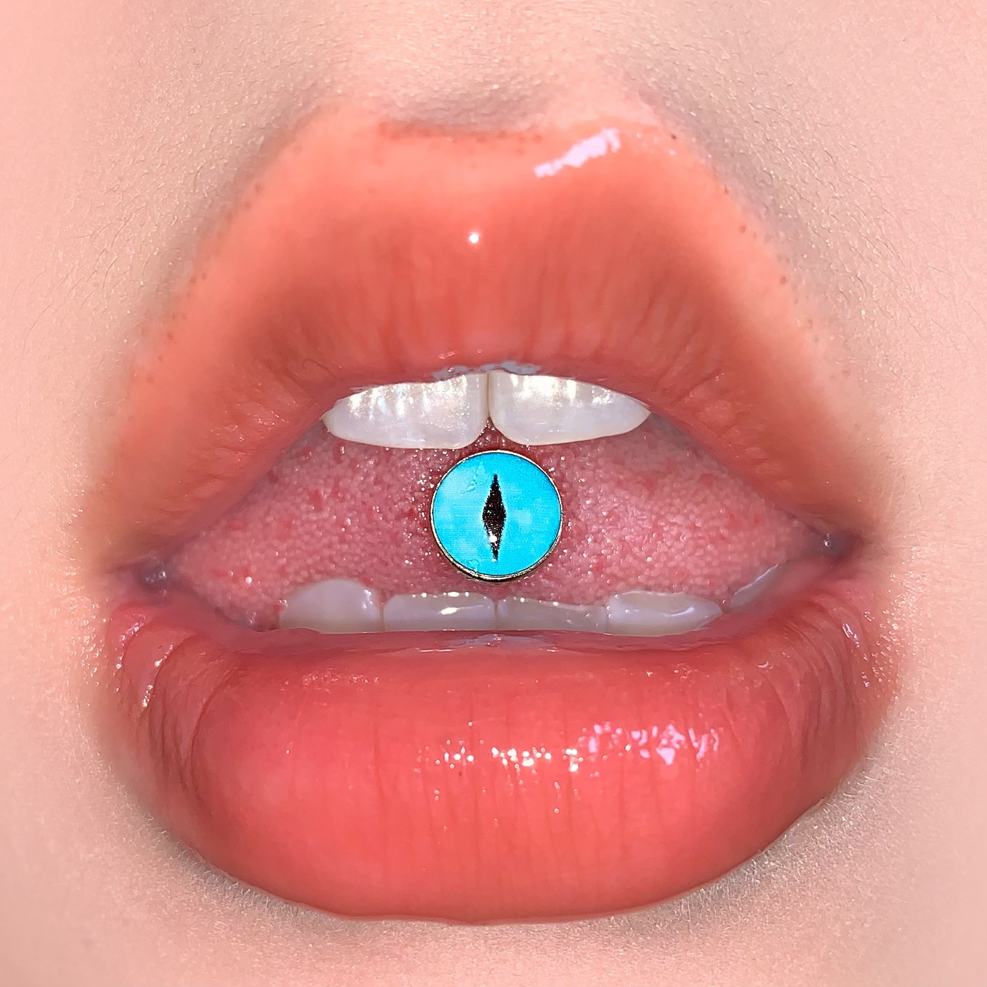 Silver pointed spike labret stud material detail