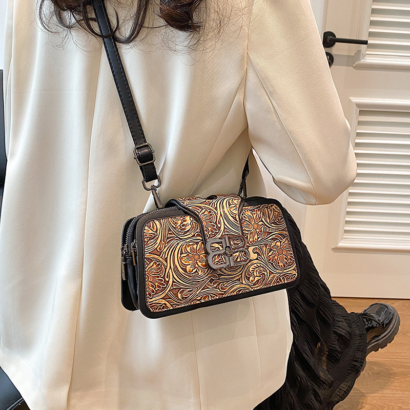 Bolso de mano de lujo retro luz 2024 nueva moda versátil bolso de hombro de mujer relieve dibujado a mano bolso de tres capas