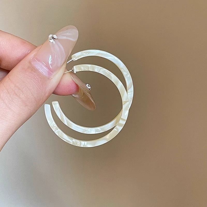 Anillo de vinagre ámbar de oxígeno gran anillo de aretes de aretes de aretes para mujeres explosión de alta calidad aretes de aretes de color único de verano