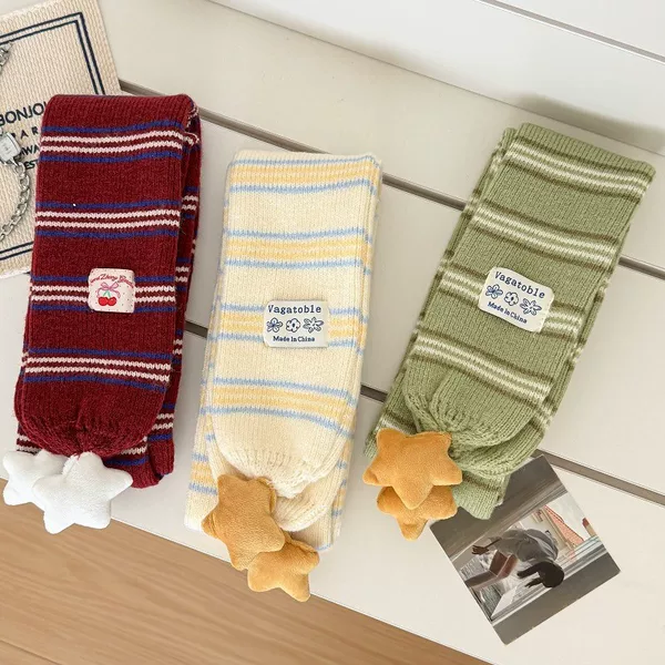Korean-style cute star and stripe knitted scarf, versatile for women, thickened for winter warmth, cold-resistant, and suitable for students to wear around the neck