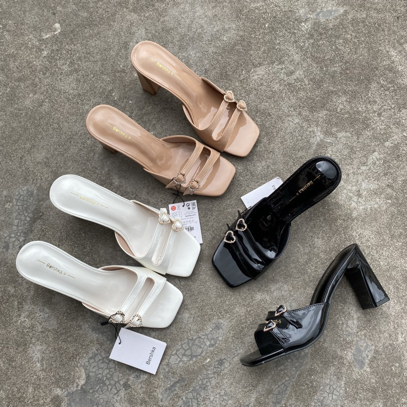 Summer New Foreign Trade Heart-Shaped Rhinestone Sandals with a Single Strap, High-Heeled Slippers for Women, Versatile Square-Toed Chunky Heel Sandals Summer New Foreign Trade Heart-Shaped Rhinestone Sandals with a Single Strap, High-Heeled Slippers for Women, Versatile Square-Toed Chunky Heel Sandals