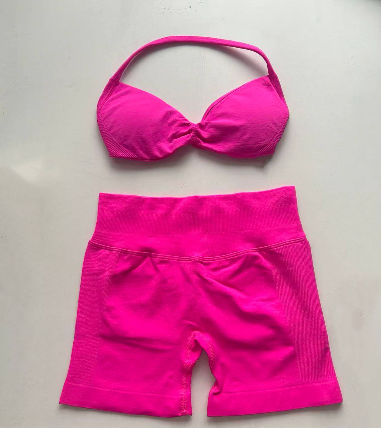 Conjunto DF Amazon pantalones cortos explosivos sujetador pequeño alto elástico superfino nailon halter cuello hermoso chaleco deportivo trasero
