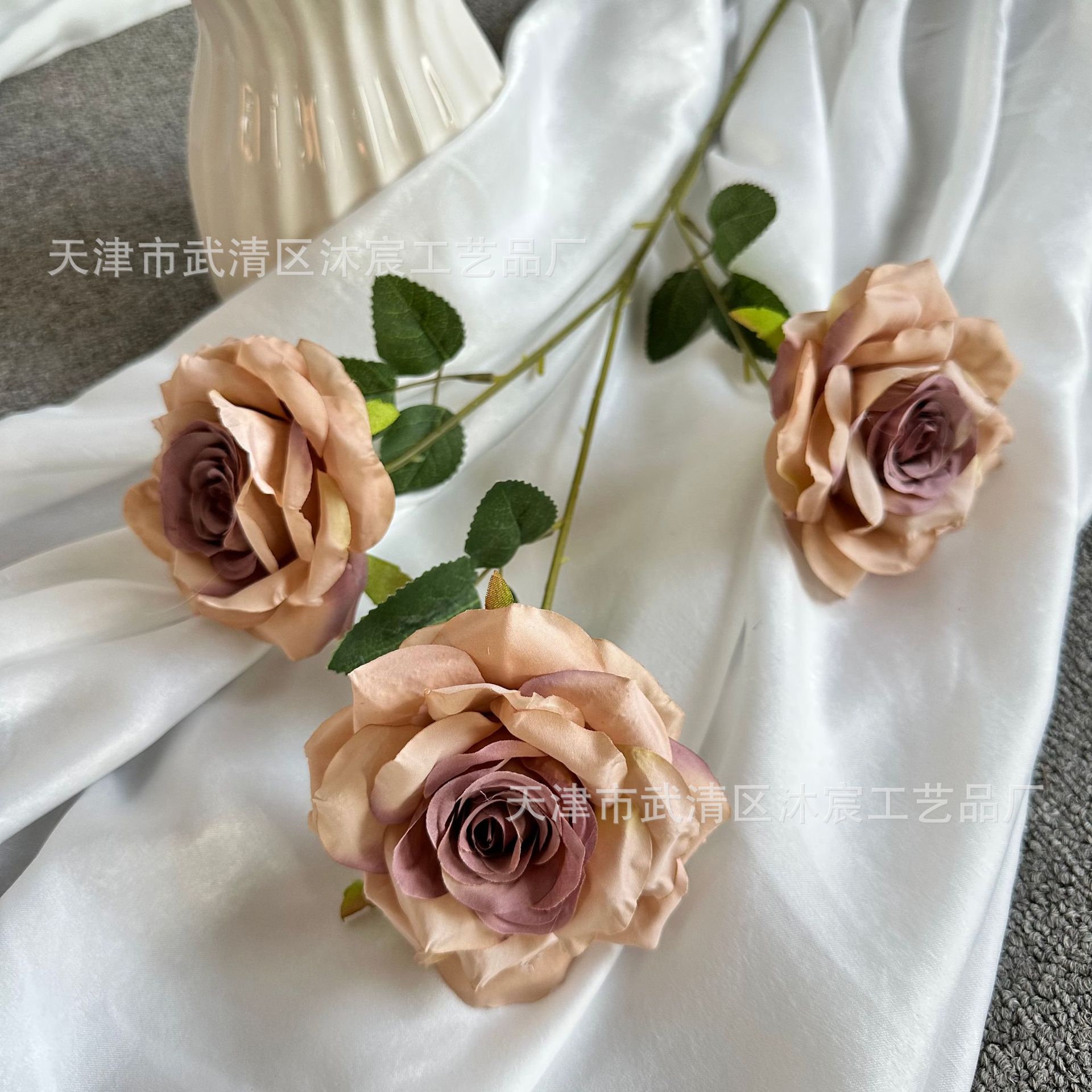 다크 브라운