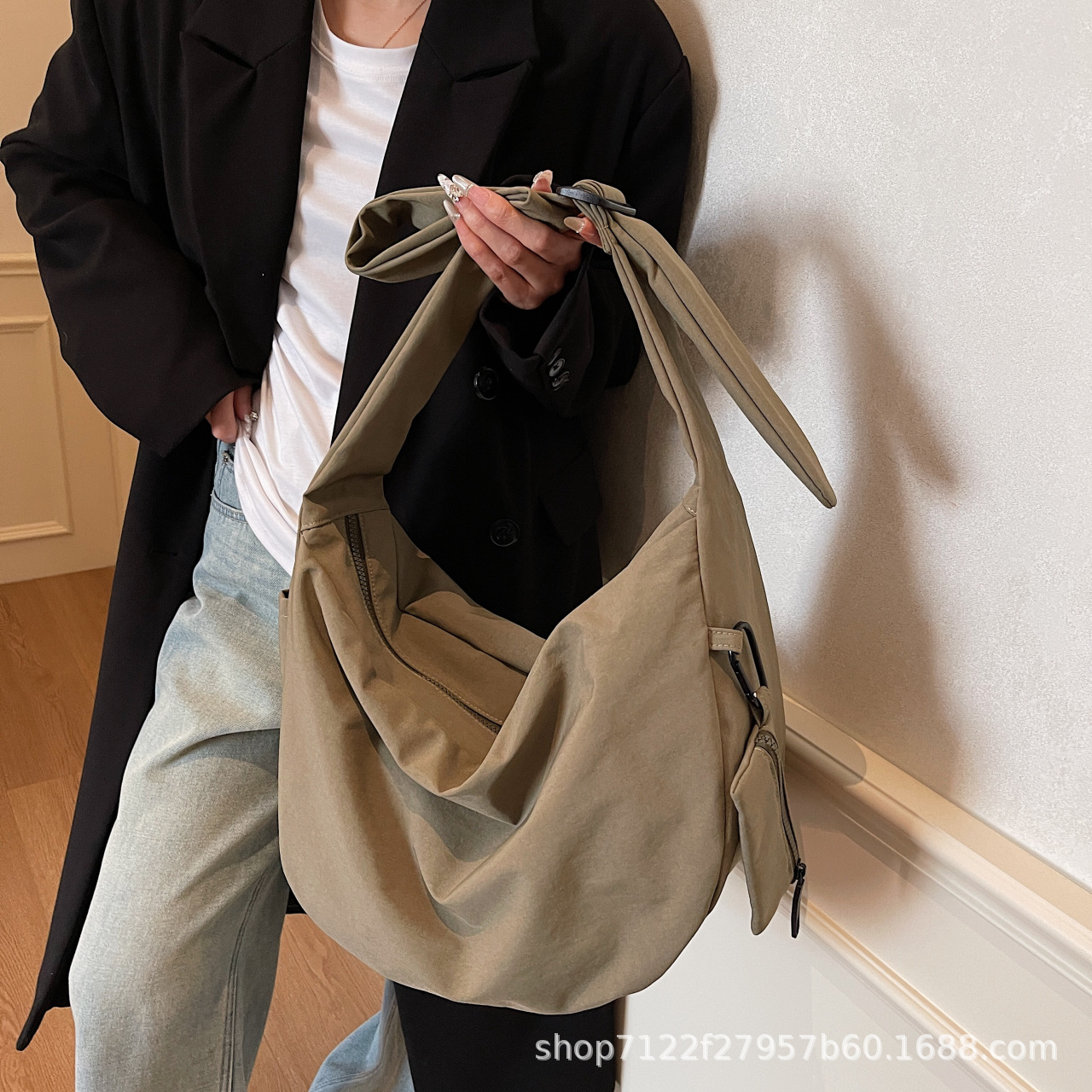 Cross-Border New Winter Fashion Pure Color Women's Shoulder Bag Large Capacity Canvas Crossbody Bag Commuter Dumpling Bag