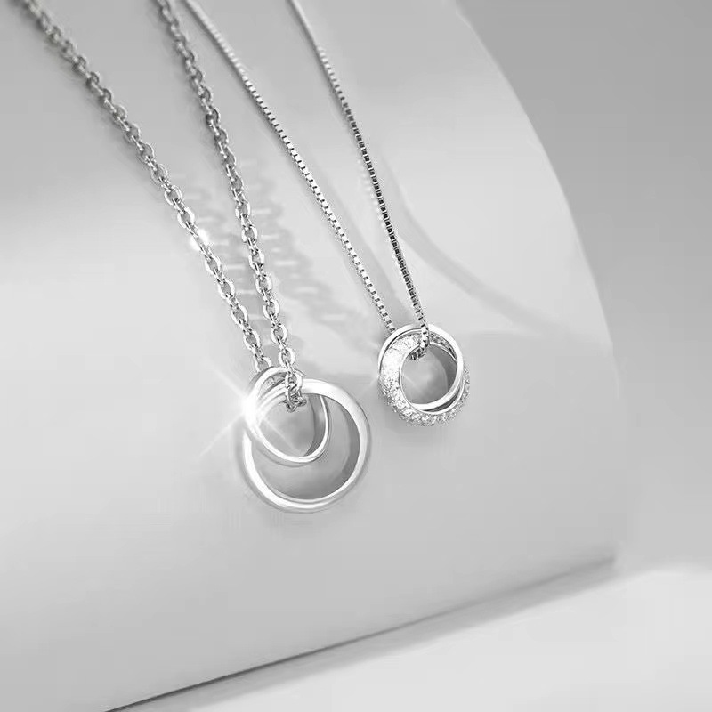 Modern Mobius Pendant Necklace For Men In Stainless Steel_voghion.com