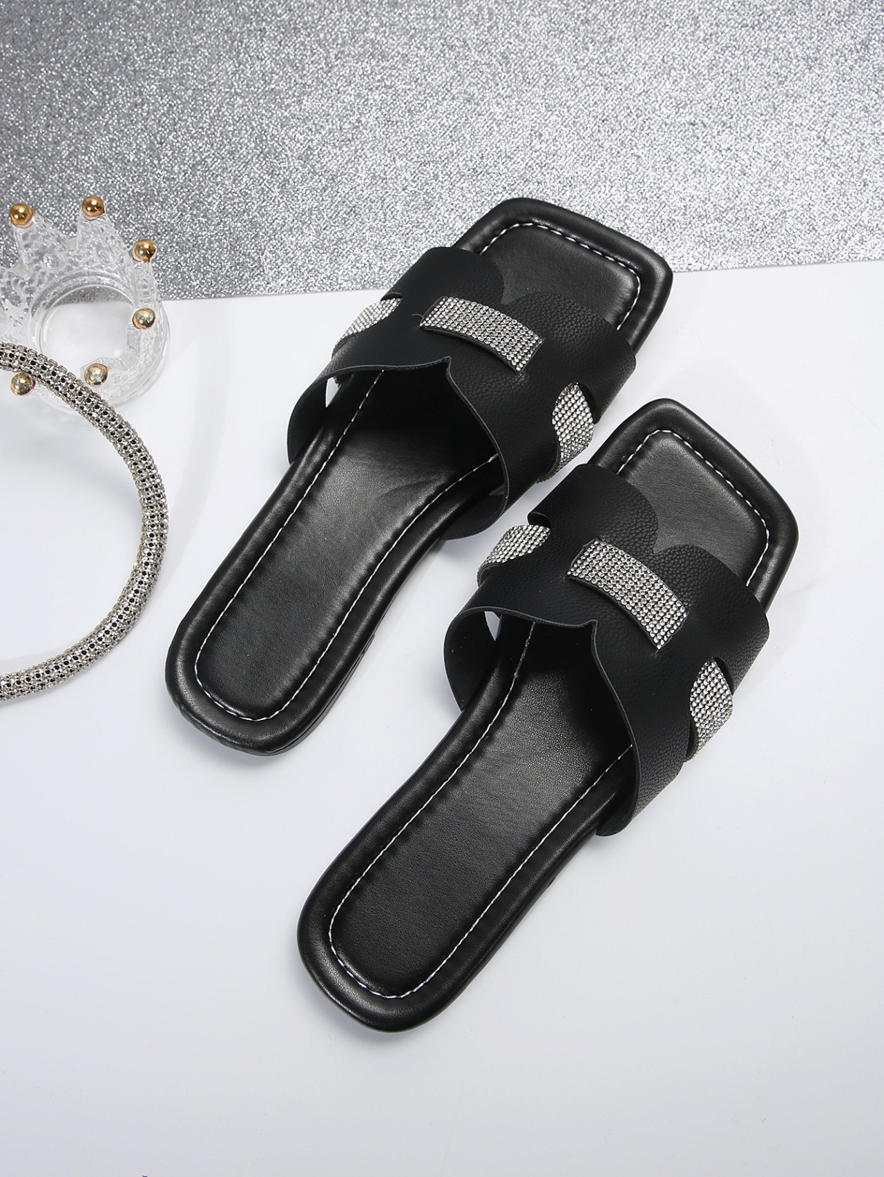 Große Diamant-Flip-Flops mit quadratischer Spitze für Damen im Frühjahr 2024, modisch für Outdoor-Kleidung, Damensandalen und Strand_voghion.com