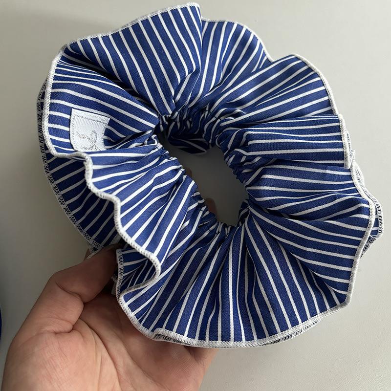 진한 파란색 줄무늬