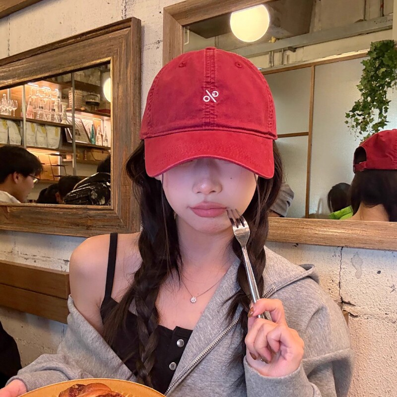2025 New American Retro Soft Top Embroidered Baseball Cap for Women, Spring and Summer New Style, Face-Slimming Versatile Curved Brim Duckbill Cap
