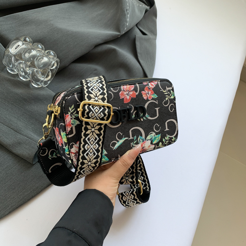 Comercio exterior transfronterizo nueva impresión de letras correas anchas moda todo-fósforo estilo caliente cámara bolso bandolera pequeño bolso cuadrado femenino