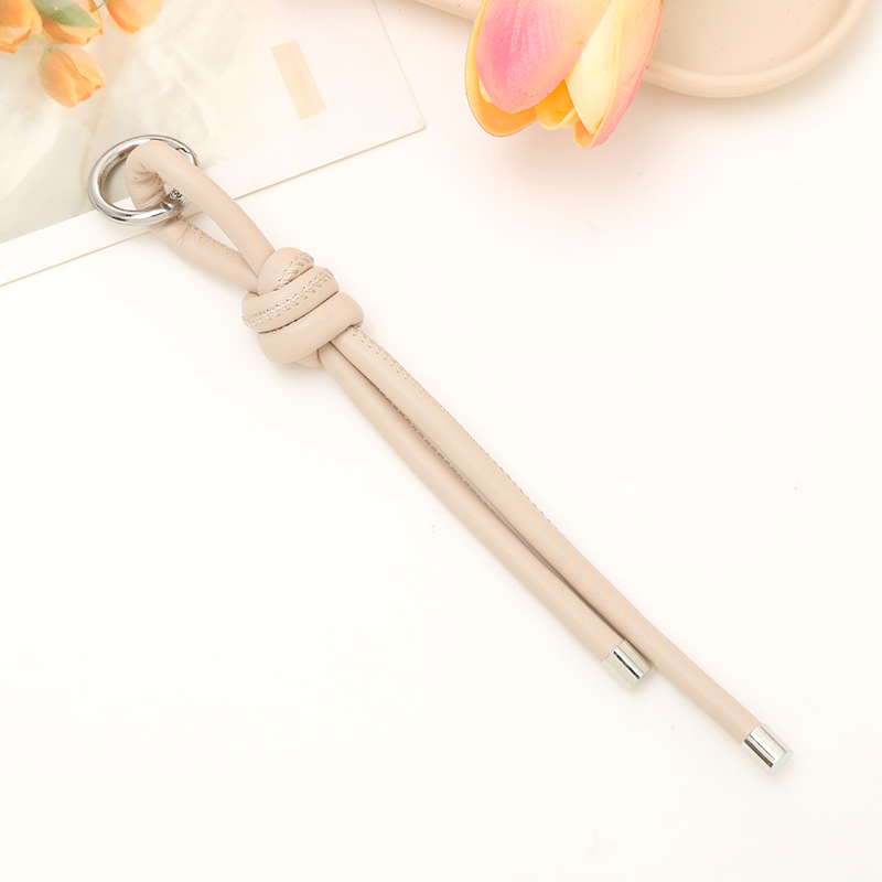 Nuevo tipo de cuerdas de cuero PU llavero colgante in bolsos de moda colgante cadena accesorios DIY tejido a mano