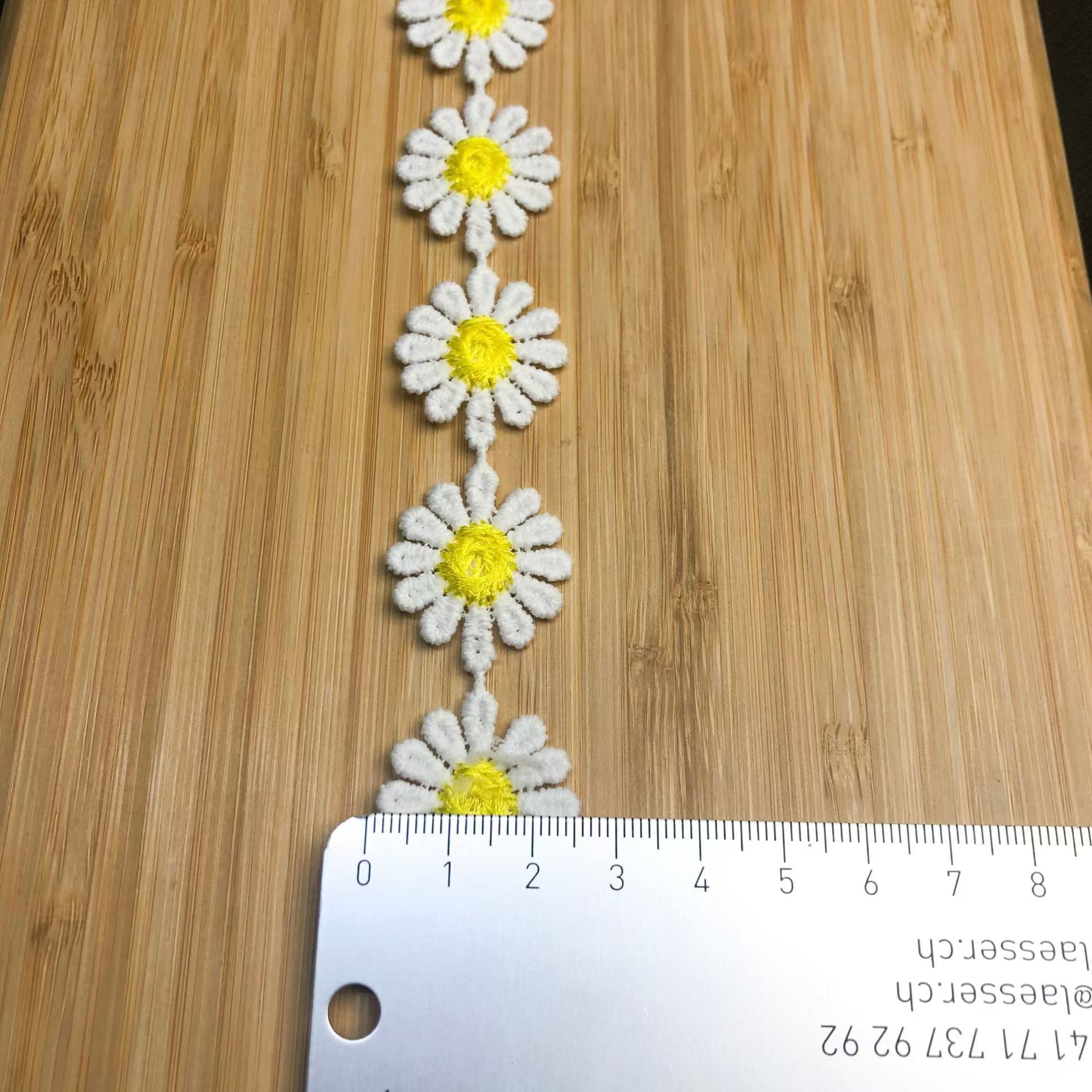 Accesorios de encaje de sol solubles en agua Ropa y sombreros hechos a mano Decoración de pétalos Material de ropa y sombreros Ropa de encaje Accesorios para el cabello Código de barras