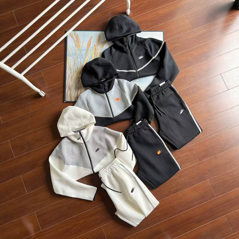 26 Autumn Cross-Border Men's Reflective Strip Windbreaker Series Hooded Cardigan and Pants Set, Style Number 0754+0762 26 Autumn Cross-Border Men's Reflective Strip Windbreaker Series Hooded Cardigan and Pants Set, Style Number 0754+0762