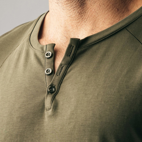 Muscular man cotton round neck T-shirt sports short-sleeved Henley shirt European and American style tough guy fitness training button-down shirt V-neck