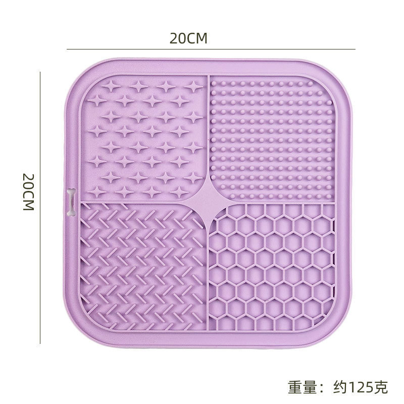 アマゾンのペットはパッドのシリコンのペットの食器を舐めます。|undefined