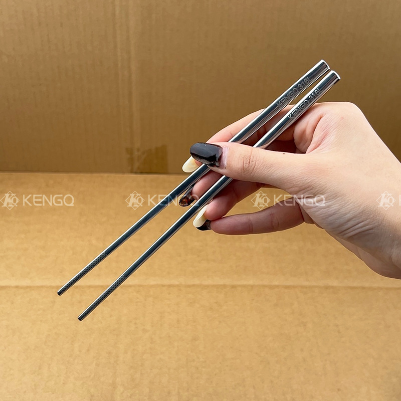 Chockmen Zhuo Deming Jingying serie 316L de acero inoxidable antideslizante palillos del hogar caja de regalo 10 pares