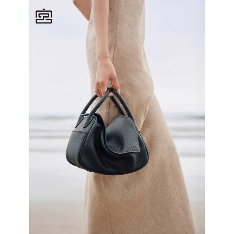 【王楚然同款】宫选元宝包头层牛皮枕头包单肩斜挎包通勤腋下包 - Thumbnail 4