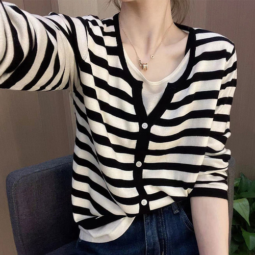 Fake two-piece V-neck sweater for women's autumn new loose slimming shirt, long-sleeved pullover, bottoming shirt