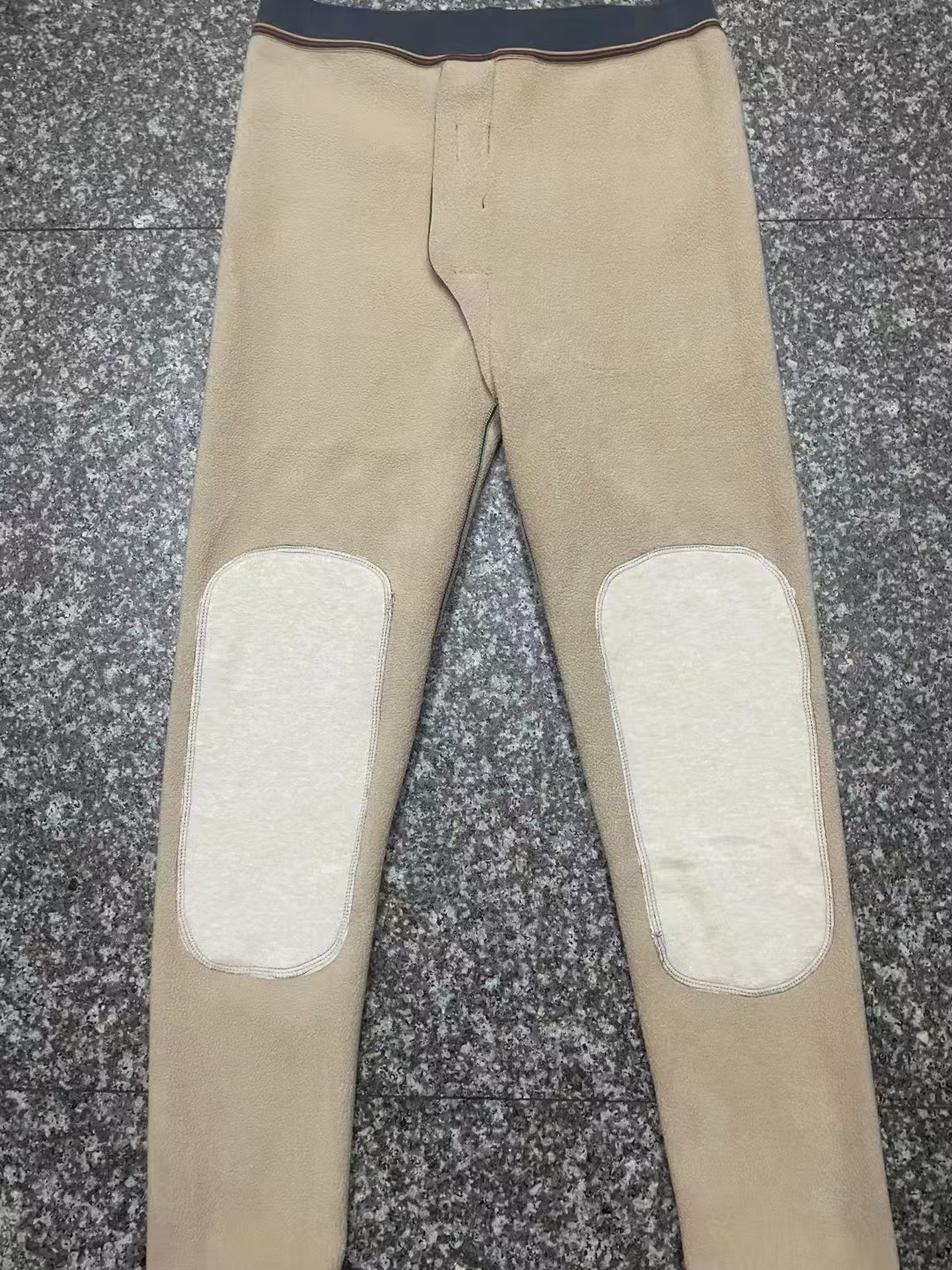 800グラムの爆発的な男性綿ズボンは冬に保温ズボンを厚くして、ズボンを履いて代発をサポートしています