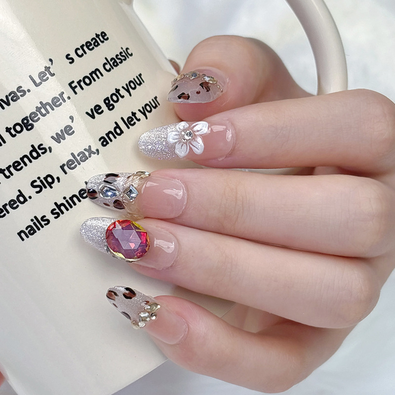 Amor negro rubí con diamantes hechos a mano puro otoño y invierno vestir con estampado de leopardo, ojo de gato, manicure de lujo ligero