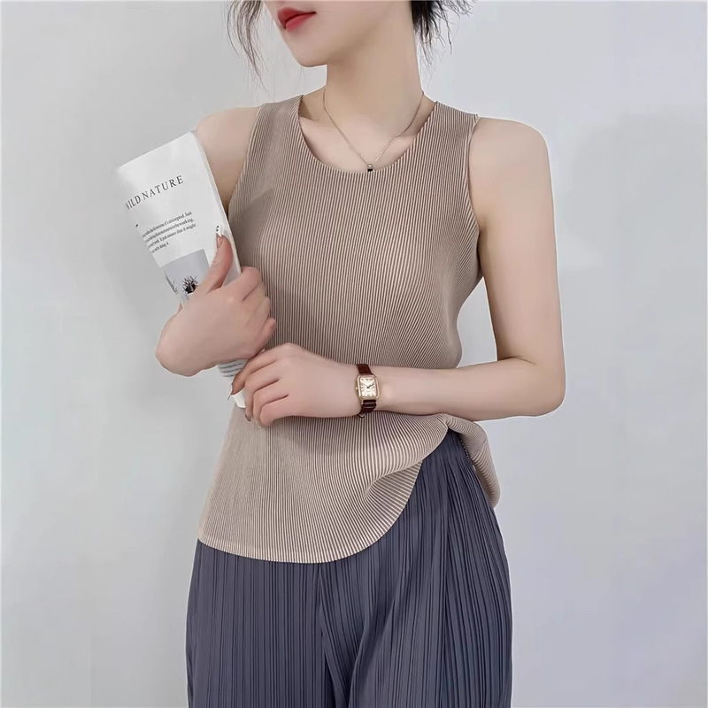 Miyake Pleated Slim-Fit Sleeveless Crop Top for Women, Summer 2026, Stretchy and Slimming, Short Style, Inner Layer, Tight-Fitting Miyake Pleated Slim-Fit Sleeveless Crop Top for Women, Summer 2026, Stretchy and Slimming, Short Style, Inner Layer, Tight-Fitting