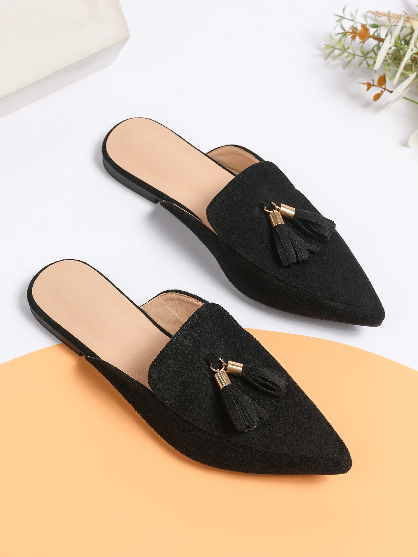 Grenzüberschreitender Naher Osten-Stil Sommer lässiger Stil neue Mode einzelne Schuhe spitz flache Unterseite Baotou große Quaste Außenhandel Großhandel_voghion.com