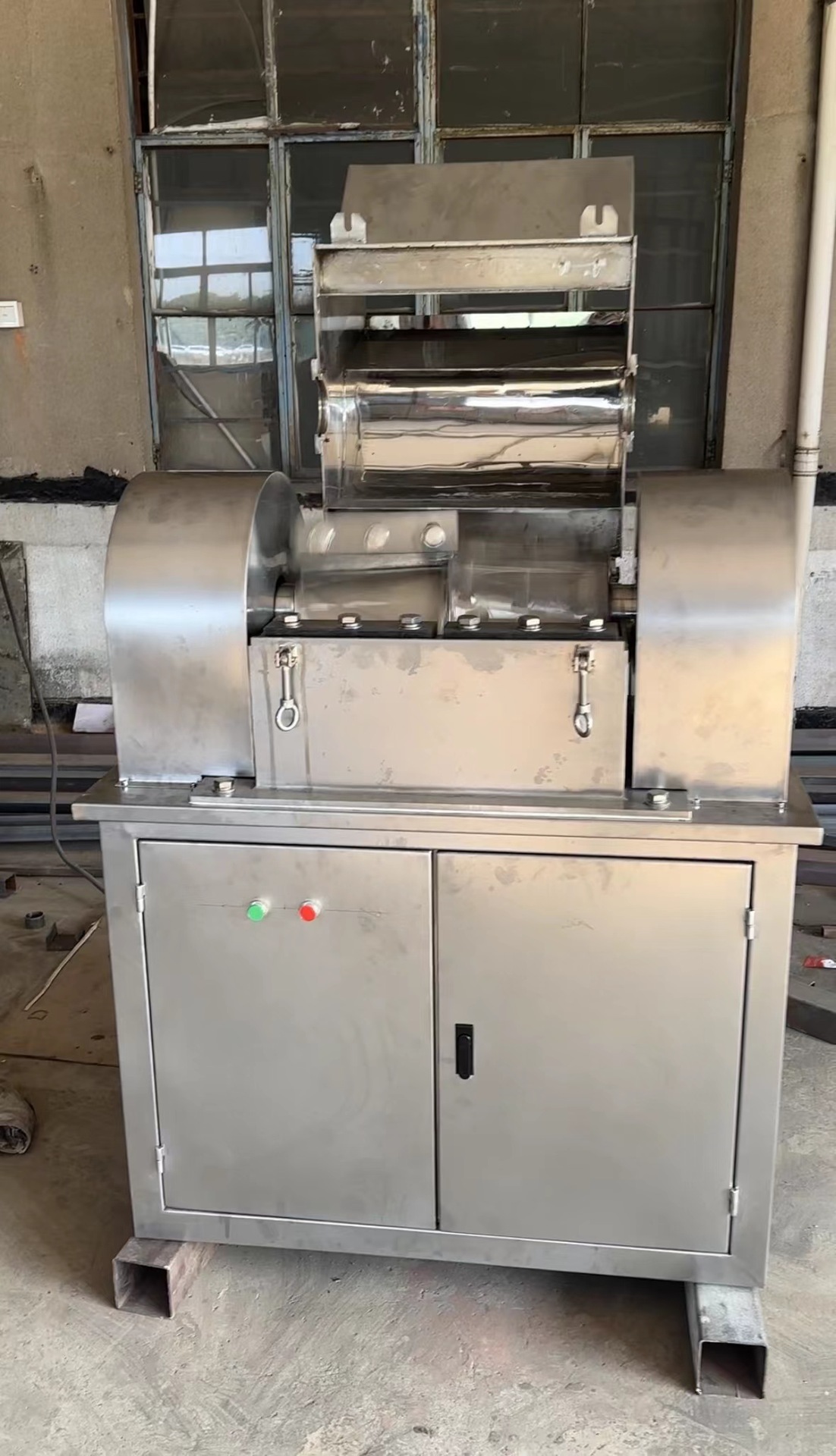 供应食品粗碎机冰糖粗碎机无锡粗碎机食品粗碎党参当归药材粉碎