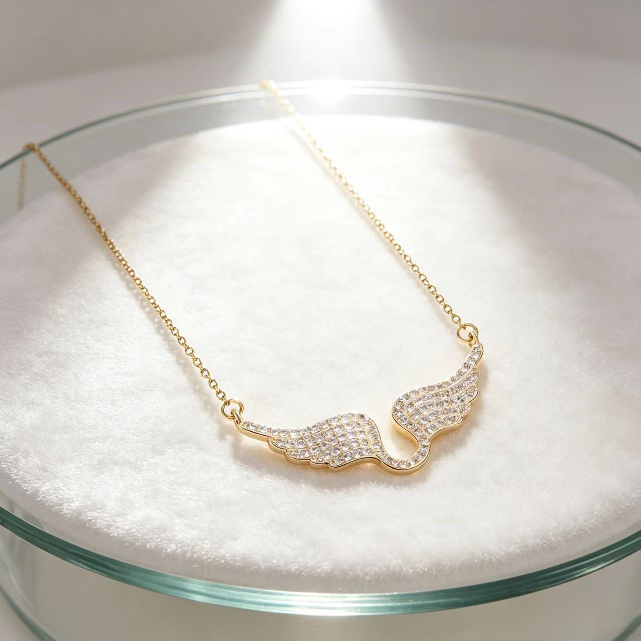 Collana con ali d'angelo più venduta in Europa e America nel 2026 per donna, ricca di diamanti, lusso leggero, alta gamma,_voghion.com