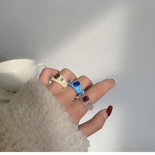 A small-town designer style Instagram influencer handmade colorful gemstone inlay Pope ring acrylic resin ring
