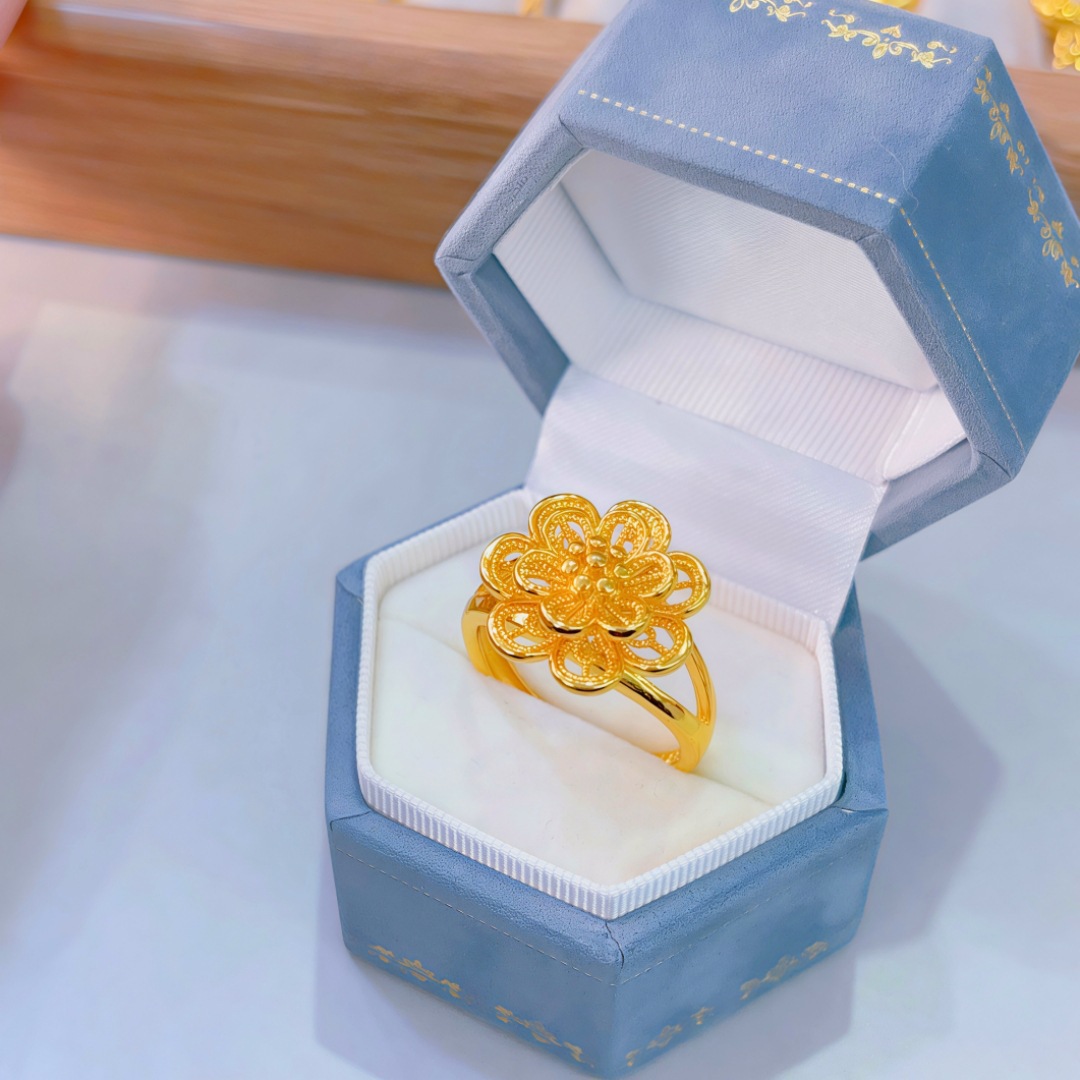 Hollow Rich Flower Ring