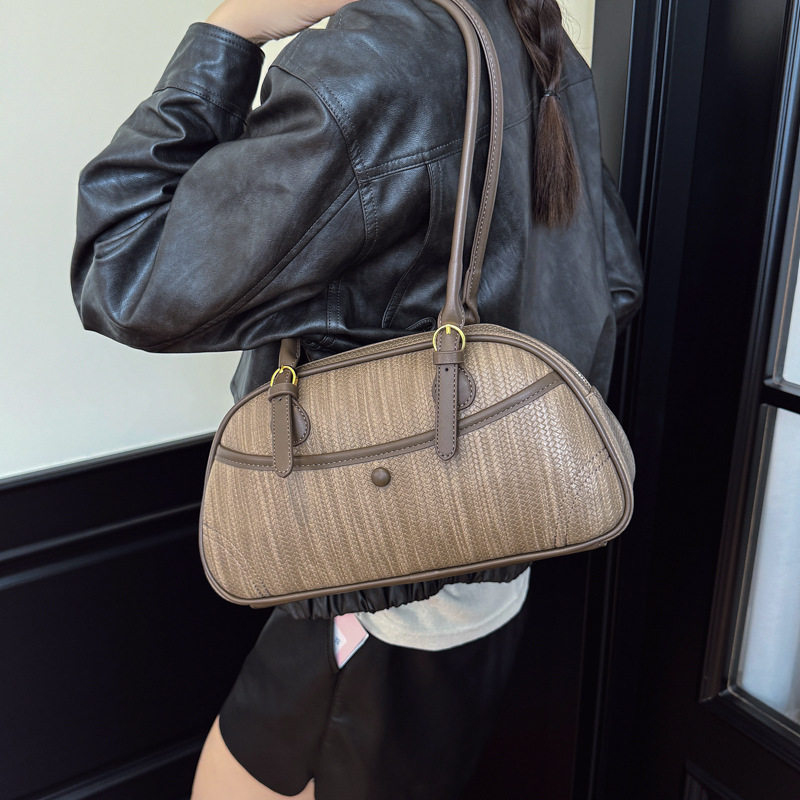 Transfronterizos de alto nivel bolsos portátiles de Boston para mujeres otoño y invierno 2025 nuevo retro bolsos de hombro extranjeros bolsos de moda bajo la axila