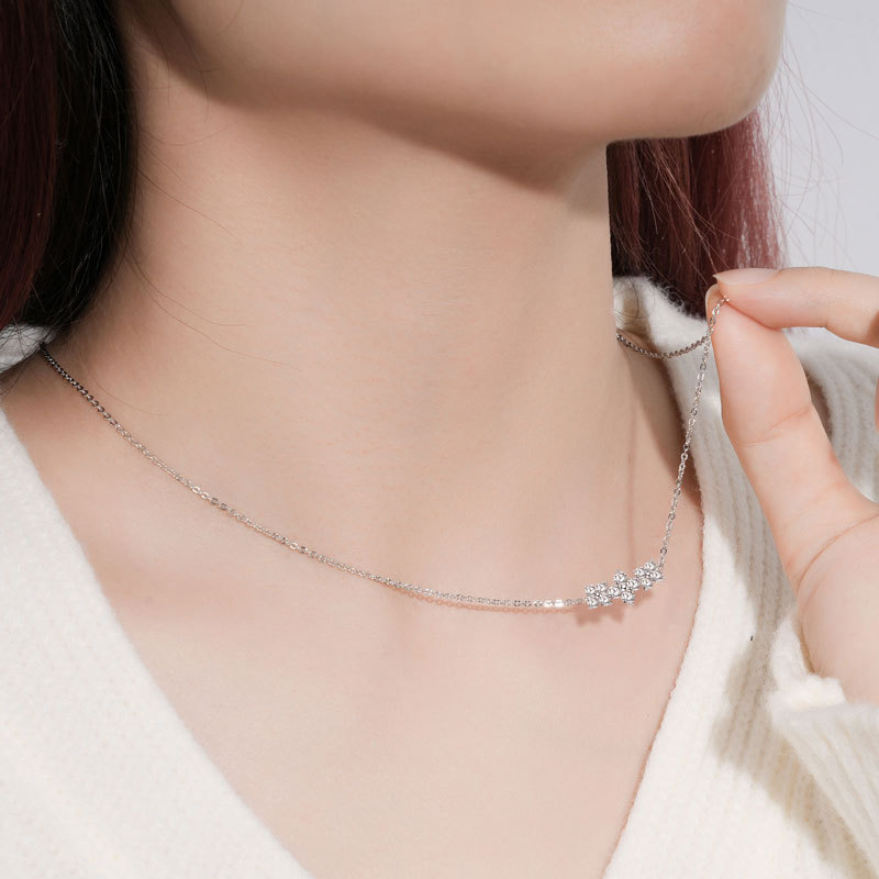 Elegant Fashion Design Clover Necklace with S925 Sterling Silver Moissanite, Small Fresh Pendant Necklace for Women
