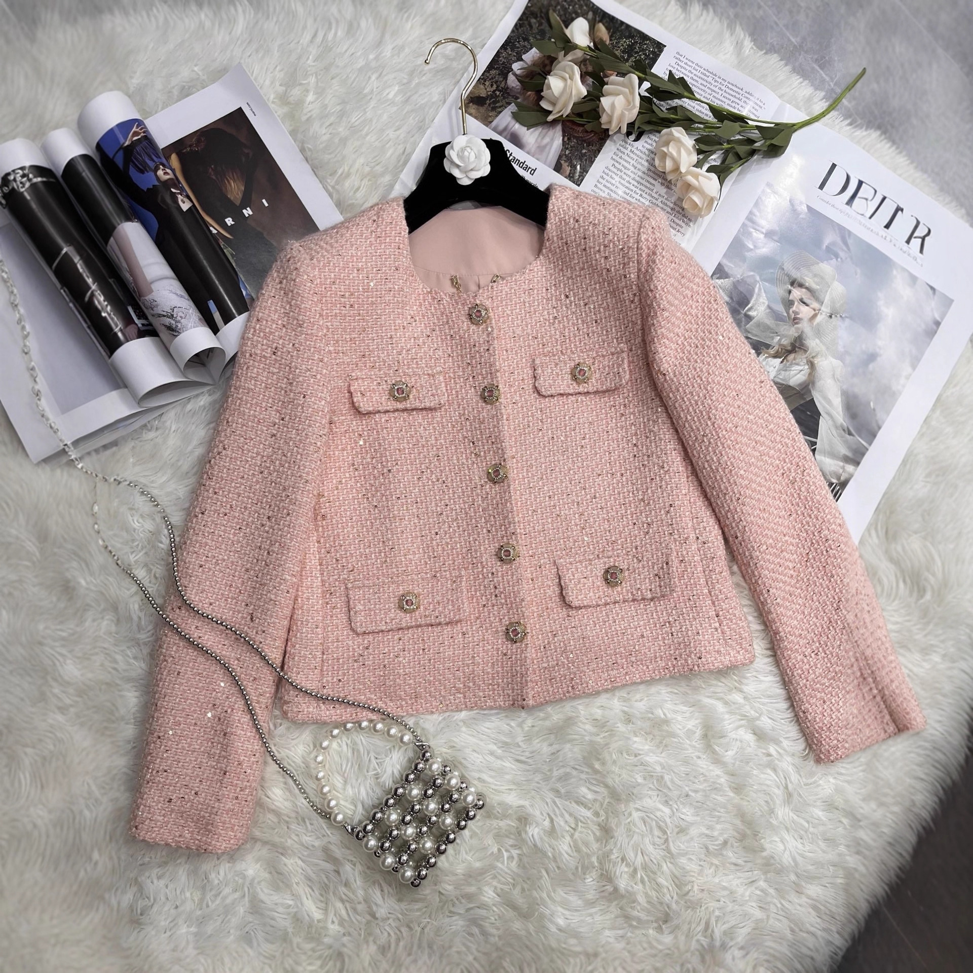 Date Party Shirt, Pink Tweed Short Jacket, the Body Is Decorated with Fine Shiny Sequins, Fashionable Ladies' Exquisite Outfits