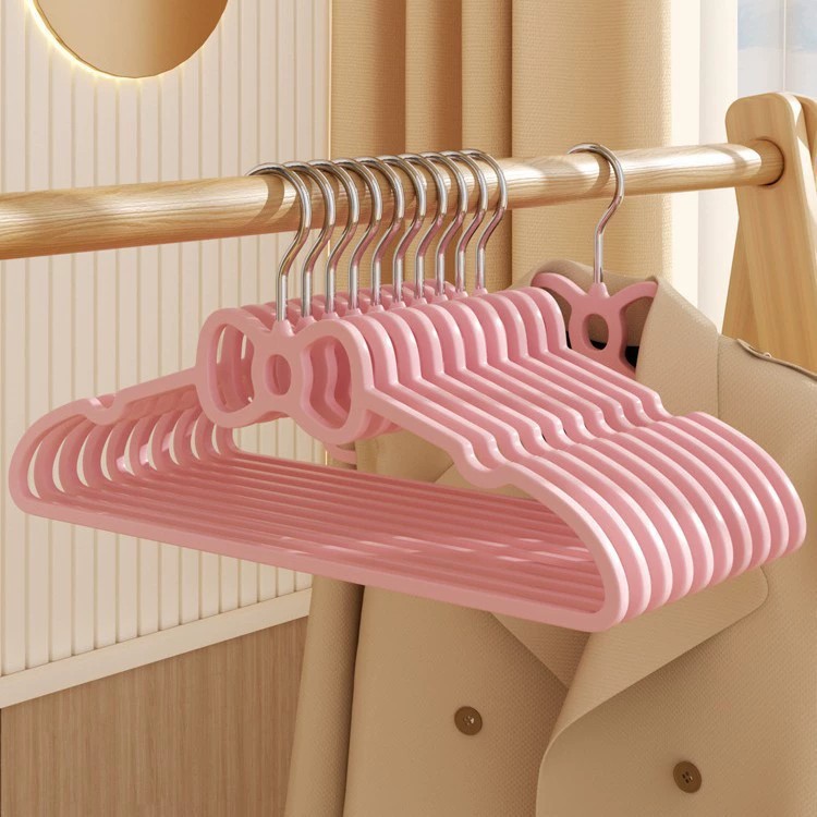 Arco de mariposa en forma de corazón rosa percha de plástico antideslizante para dormitorios de estudiantes adultos adorables soportes de secado