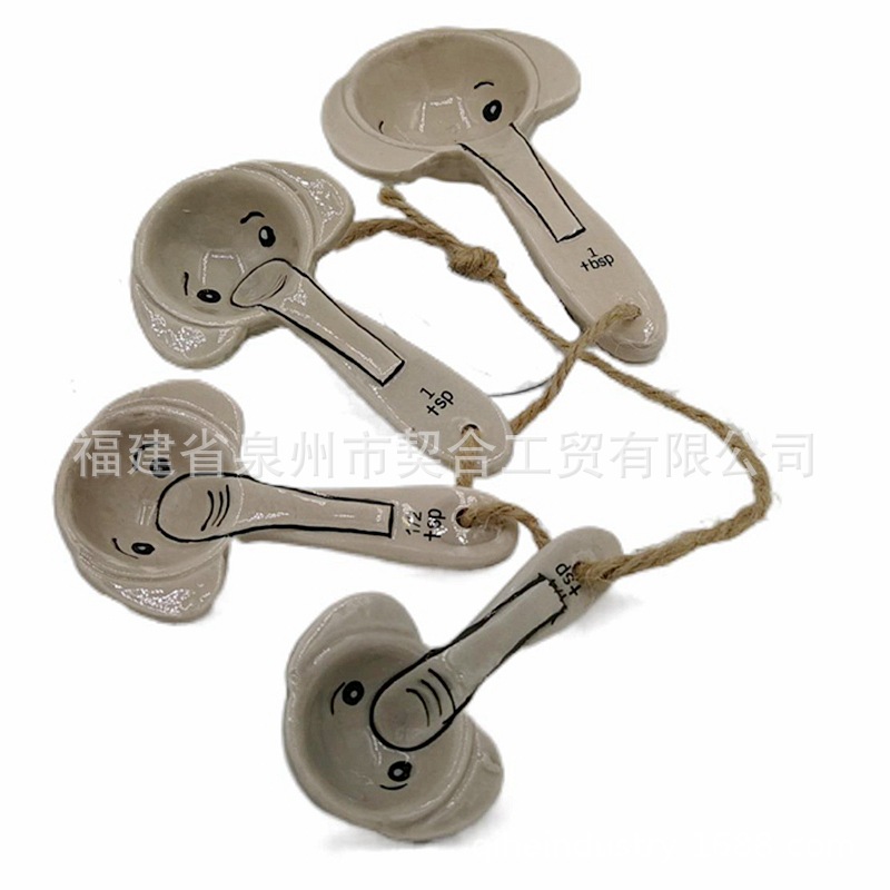 Cute Cat Cuchara medidora de cerámica Juego de cuatro piezas Cuenco de cocción de cocina Juego de taza medidora de cerámica creativa de Amazon de dibujos animados