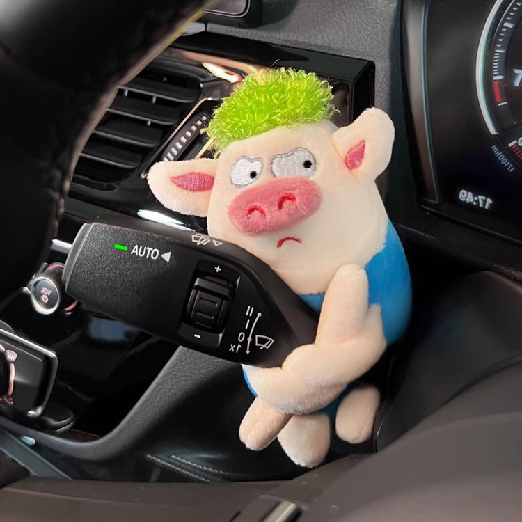 Decoración de bloque de coche lindo muñeco de cerdo muñeco coche luz de dirección limpiaparabrisas felpa interior de coche adorno femenino