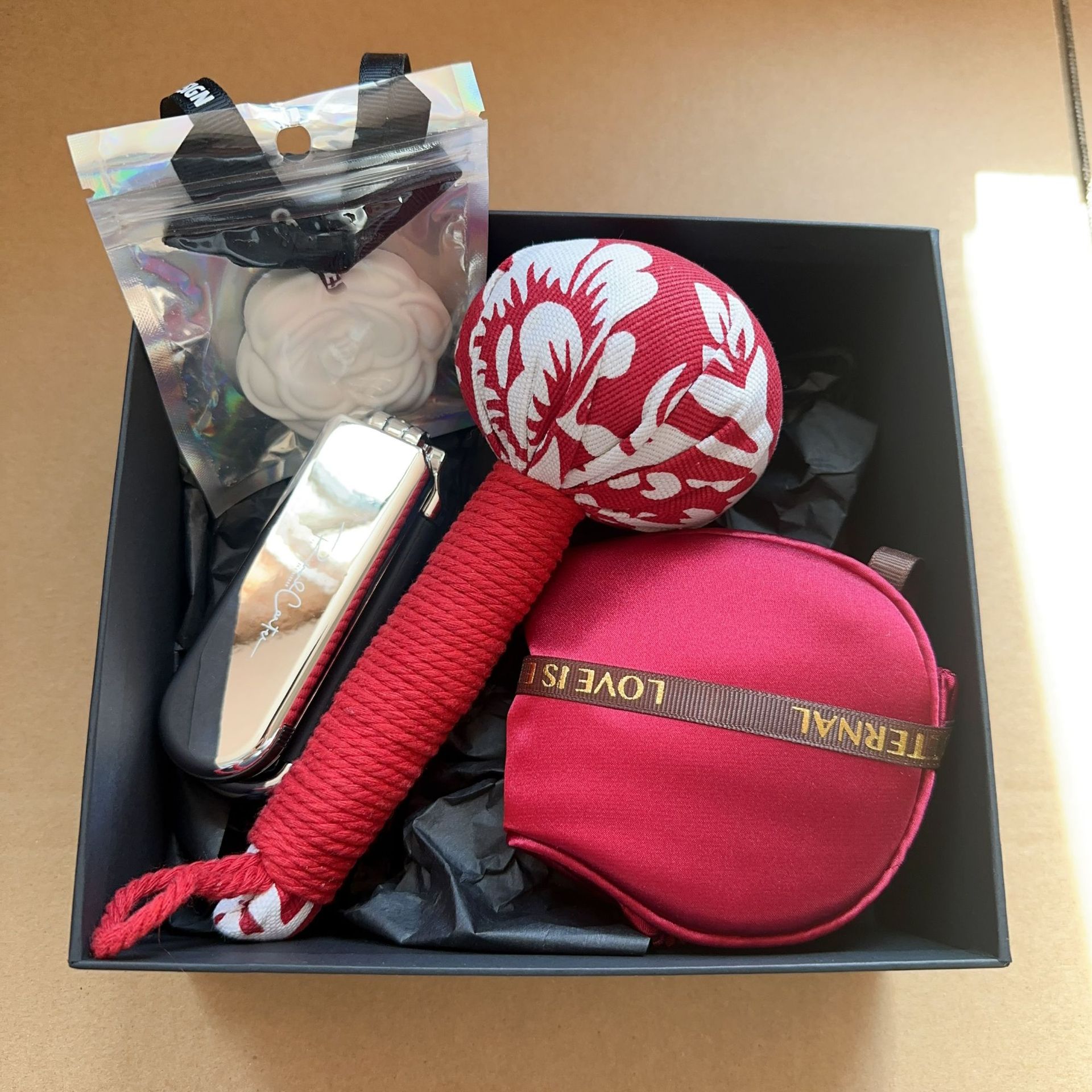 패키지 D (헬스 해머 + 접이식 빗 + 향걸이 + 아이 마스크)