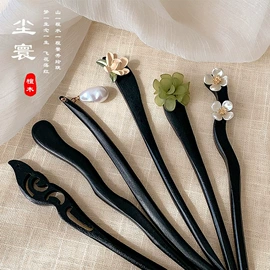 耳环;项链;发夹
