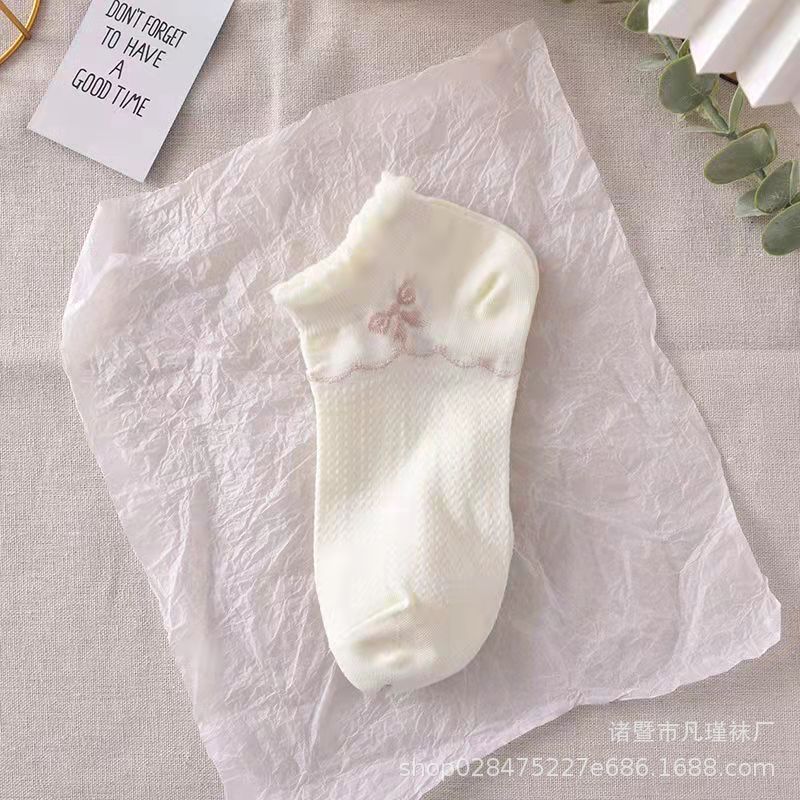 Calcetines cortos de moda del tobillo de la muchacha versátil del estilo coreano para los estudiantes Calcetines en relieve tridimensionales de encaje blanco calcetines de mujer primavera y verano