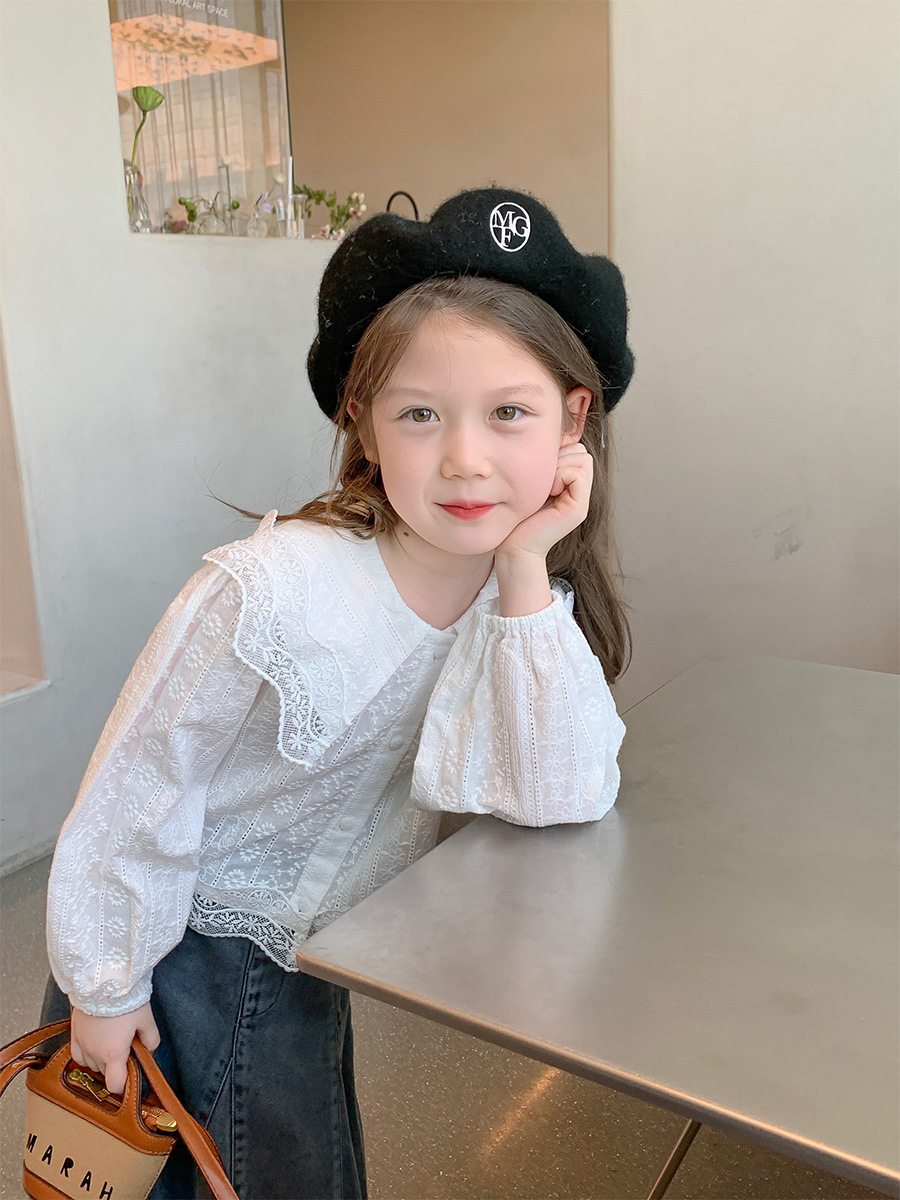Camisa de muñeca de las niñas 2023 otoño nuevo estilo dulce bordado hueco superior de los niños camisa superior de encaje