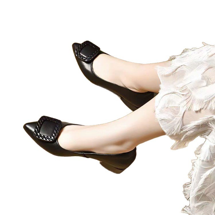 2026 primavera nuevos zapatos de mujer zapatos de goma un pedale de moda versátil nueva tendencia