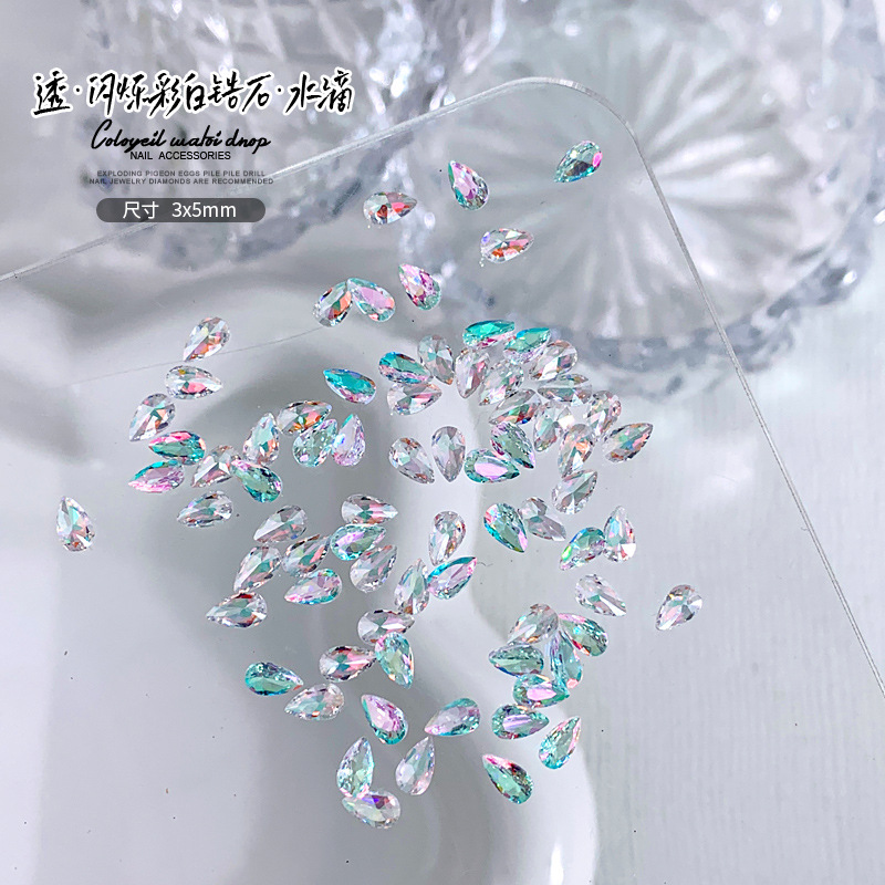 반짝이는 화이트 컬러의 뚱뚱한 물방울 모양 3x5mm 단알
