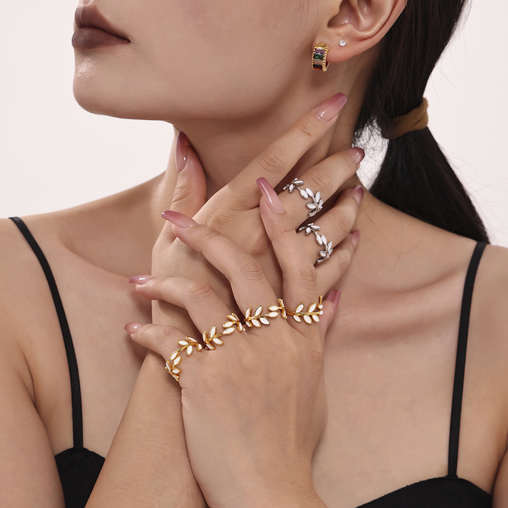 Bague carrée personnalisée en acier inoxydable PVD, motif goutte d'huile et feuille, finition sous vide, anneau ouvert._voghion.com