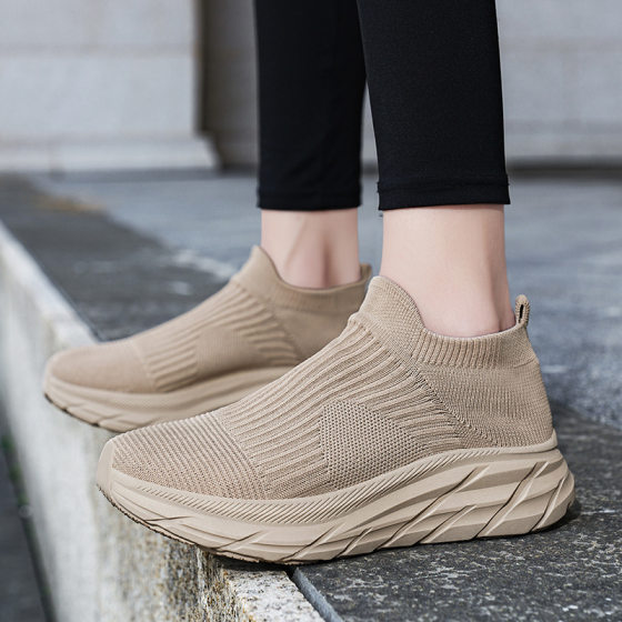 Men's Casual sneaker Cross-border Explosions Men's Shoes New Fly-knit Socks Shoes Breathable Lightweight Slip-on Mesh Shoes